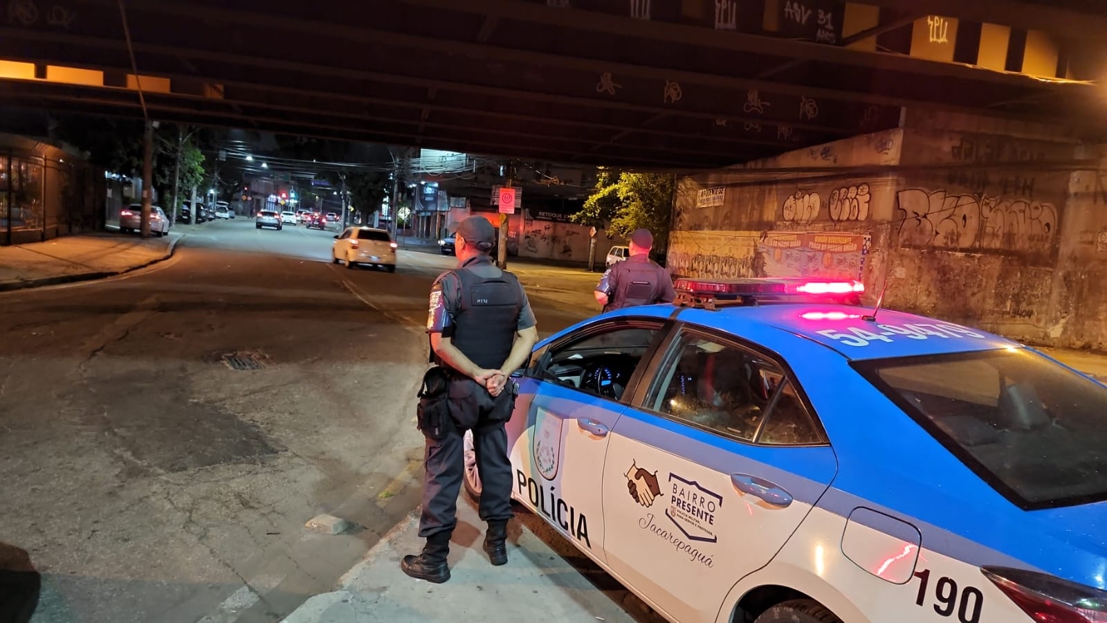 Bomba explode em ponto de ônibus e deixa 8 feridos no Rio