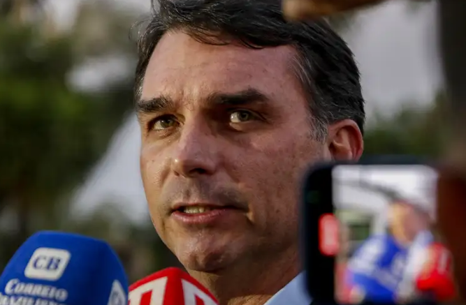 Flávio confirma novo pedido de prisão domiciliar para Bolsonaro
