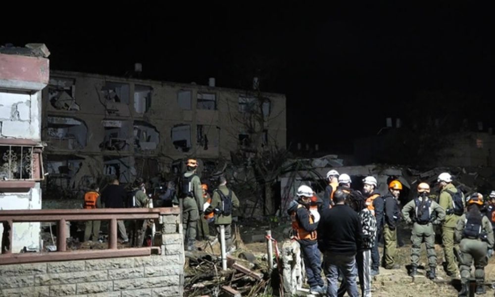 Irã ataca instalação nuclear em Israel e deixa dezenas deferidos