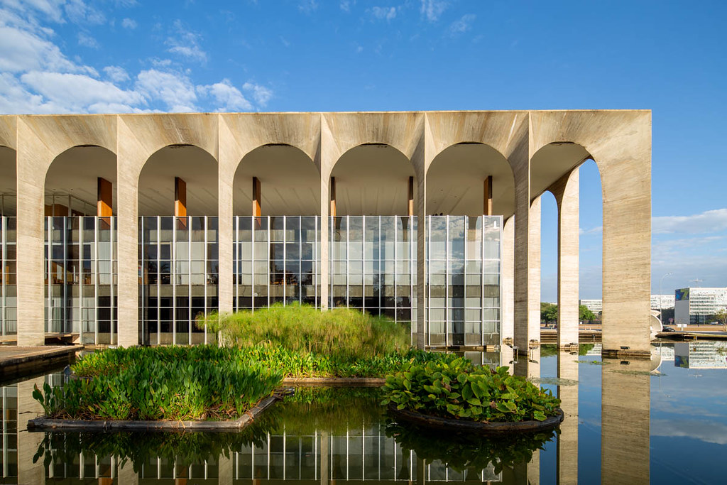 Funcionário dos EUA deixa o Brasil após governo Lula aplicar reciprocidade 