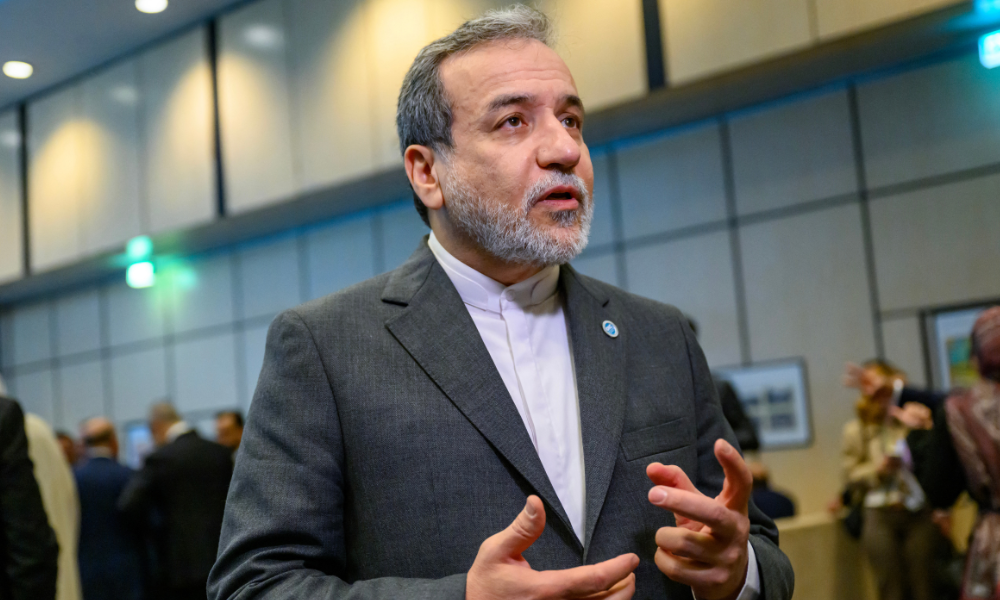 Ministro do Irã chega ao Paquistão em meio à incerteza sobre novas negociações com EUA