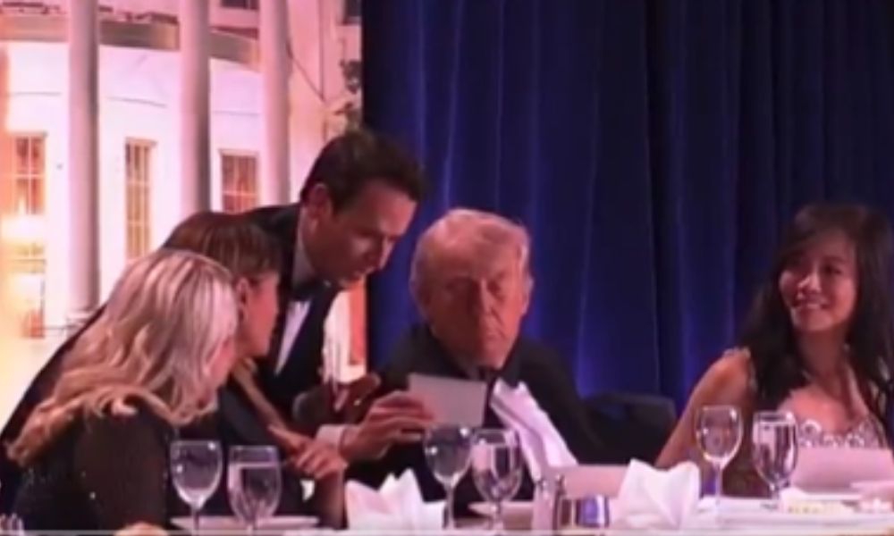 Vídeo: Veja o momento em que Trump é retirado de jantar após ataque a tiros 