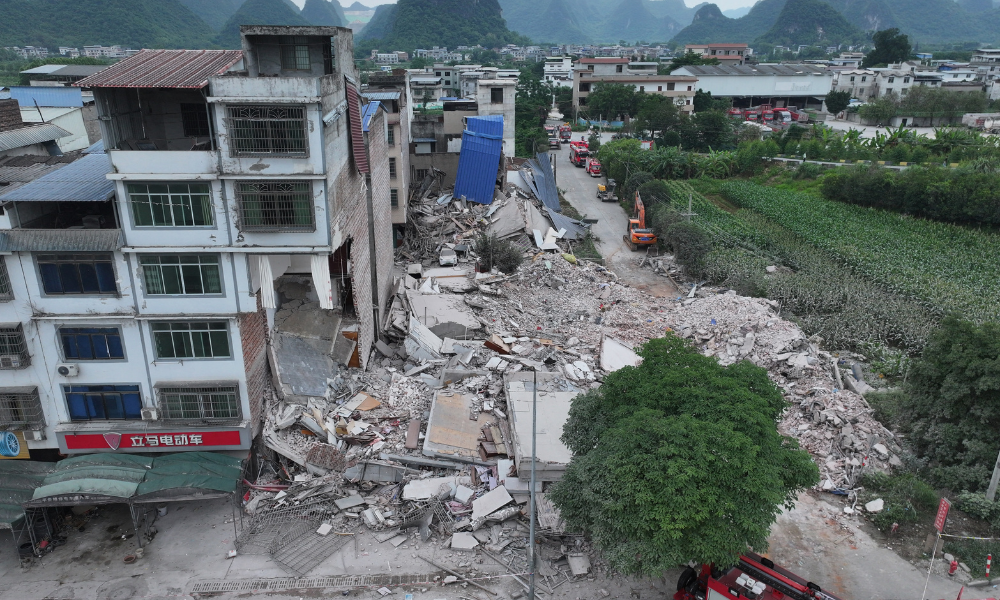 Terremoto na China deixa dois mortos e provoca desabamento de 13 prédios
