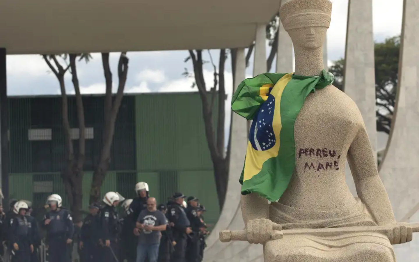 Moraes rejeita pedido de Débora do Batom para revisão de pena 