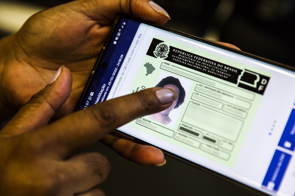 Senado aprova renovação automática da CNH