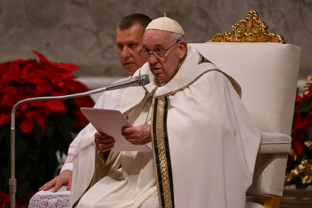 Papa celebra missa de Natal e pede atenção às crianças vítimas da ‘guerra, pobreza e injustiça’
