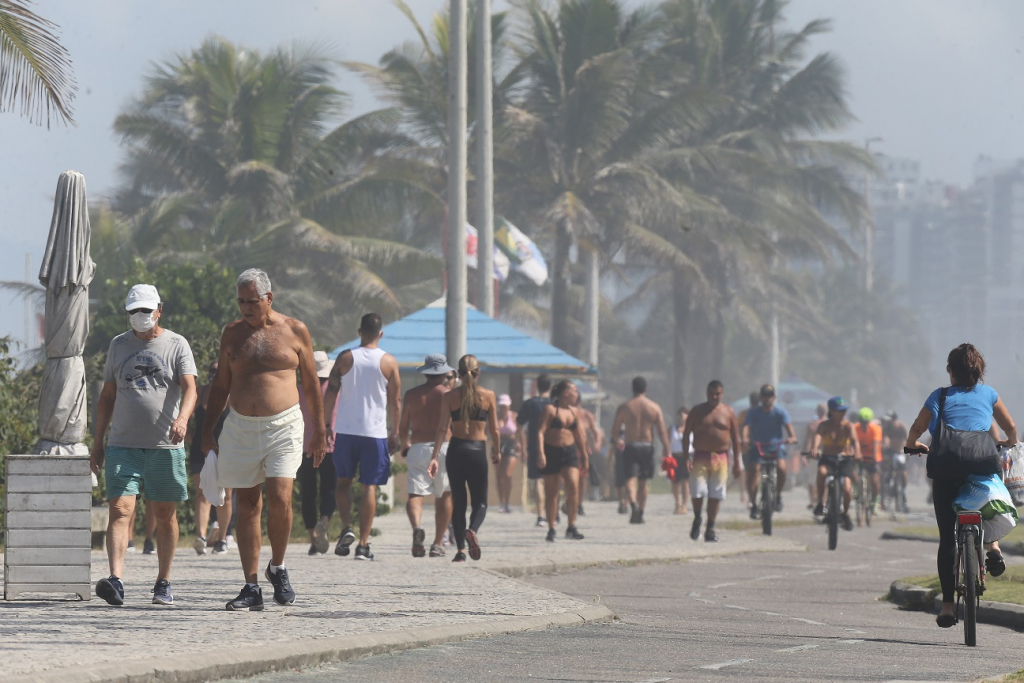 Buscas pelo menino desaparecido na Praia da Barra da Tijuca entram no sétimo dia