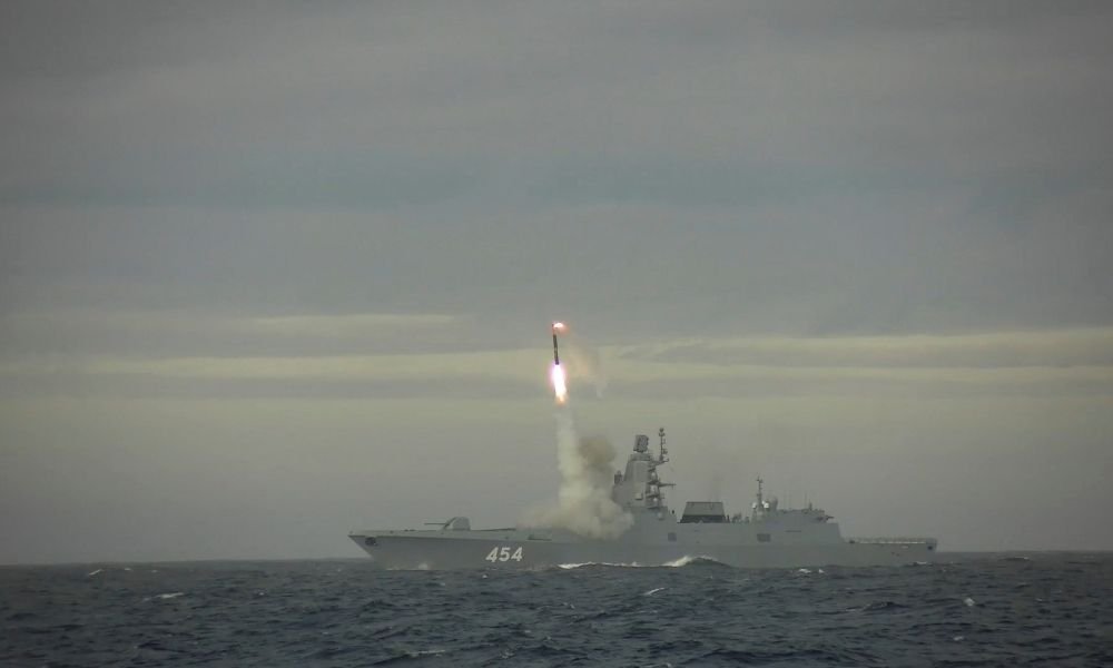 Rússia faz novo teste de míssil hipersônico e intensifica ataques ao leste da Ucrânia