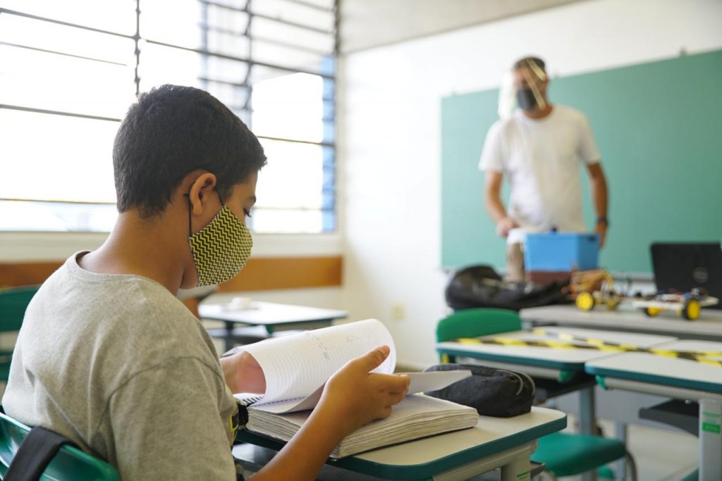 Pandemia acelera o ensino híbrido na educação brasileira e cria desafios para 2021