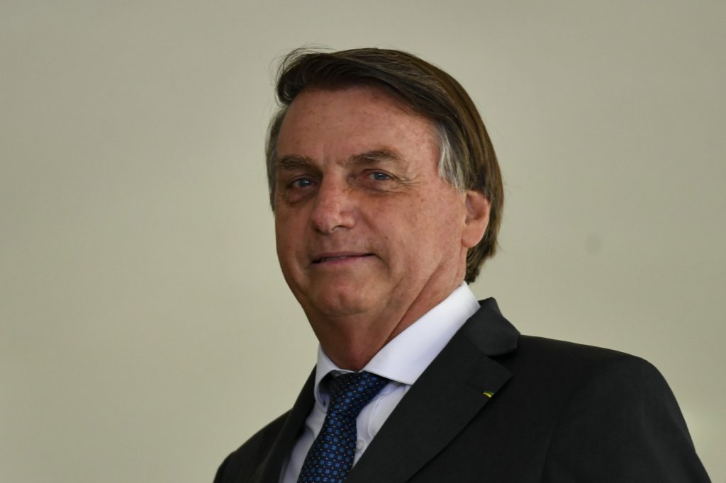 Bolsonaro aponta possibilidade de Brasil comprar vacinas da Moderna