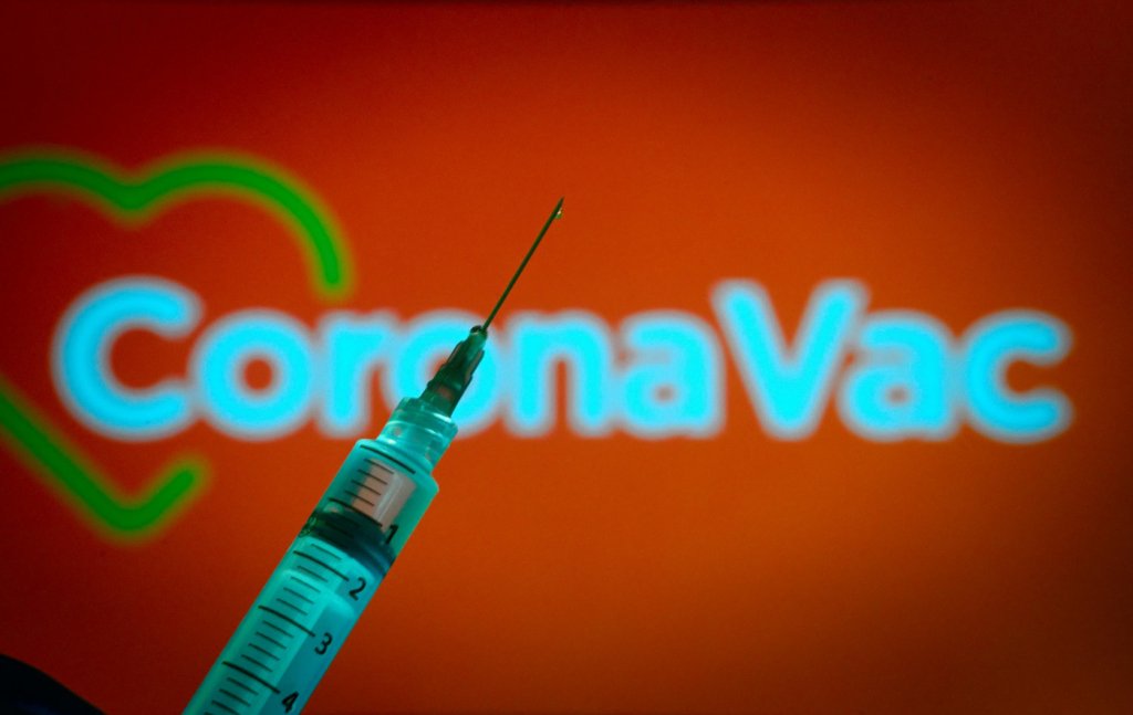EUA permitirão a entrada de visitantes vacinados com a CoronaVac