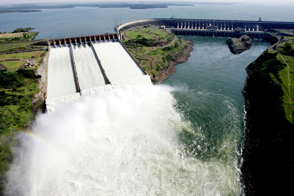 Falha na hidrelétrica de Itaipú deixa grande parte do Paraguai sem energia