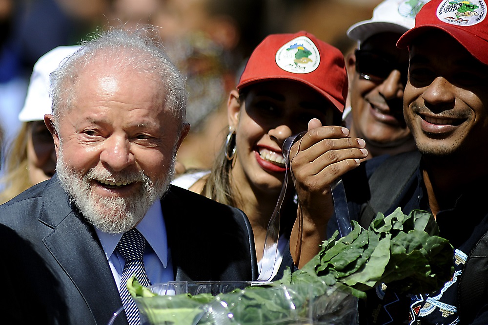 Novo move ação contra propaganda pessoal de Lula em contas oficiais