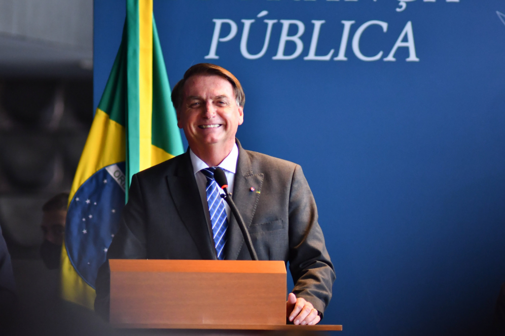 Bolsonaro anuncia convite aos embaixadores para palestra sobre sistema eleitoral