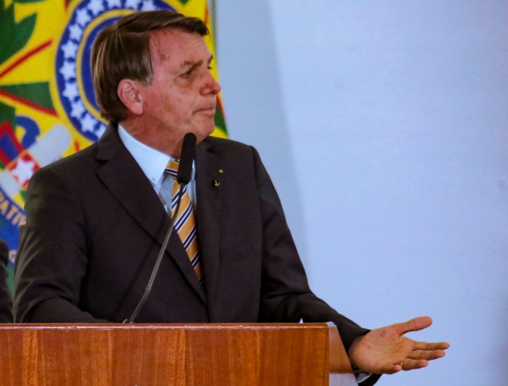 ‘Se não tivermos uma forma confiável de apurar, dúvida sempre vai permanecer’, diz Bolsonaro sobre eleições