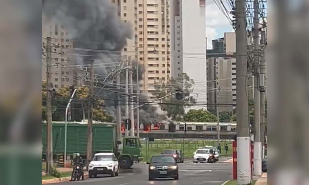 Incêndio atinge metrô em Águas Claras, no Distrito Federal
