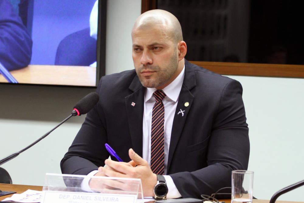 Defesa de Daniel Silveira pede a Moraes para abrir conta para pagamento de fiança