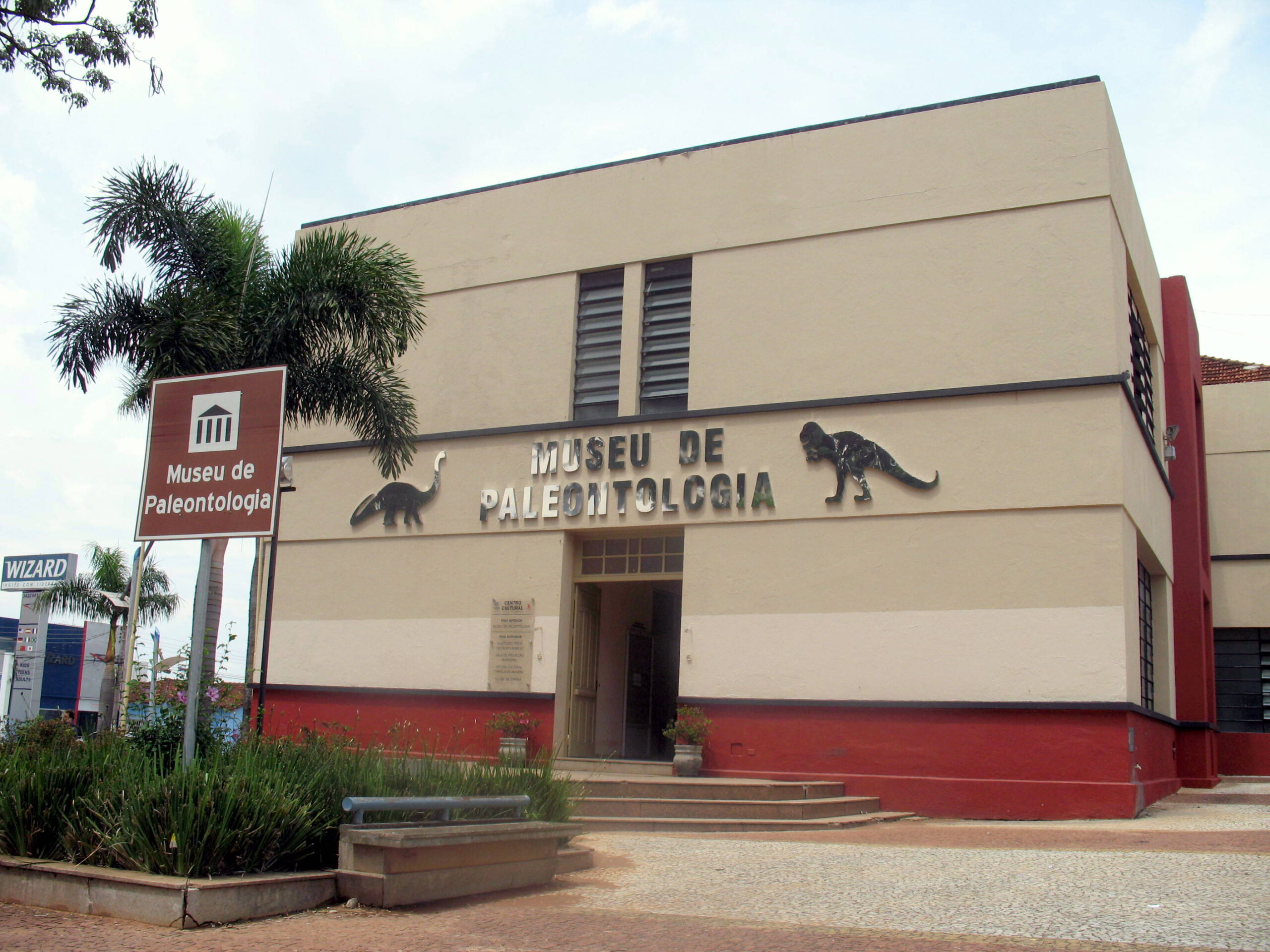 Museu de Paleontologia de Marília receberá réplicas de dinossauros