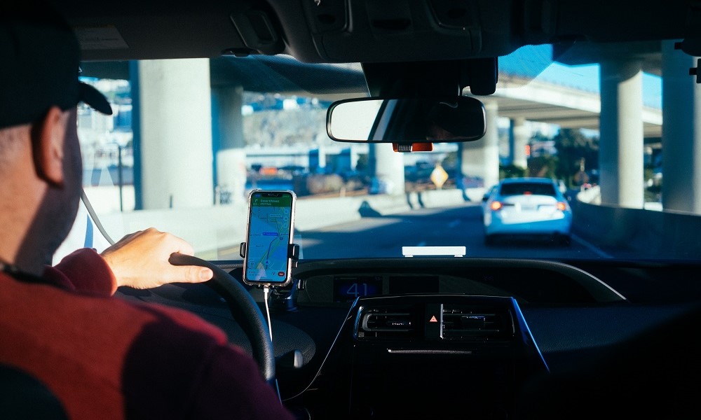 Uber anuncia que motoristas poderão gravar corridas pela câmera do celular