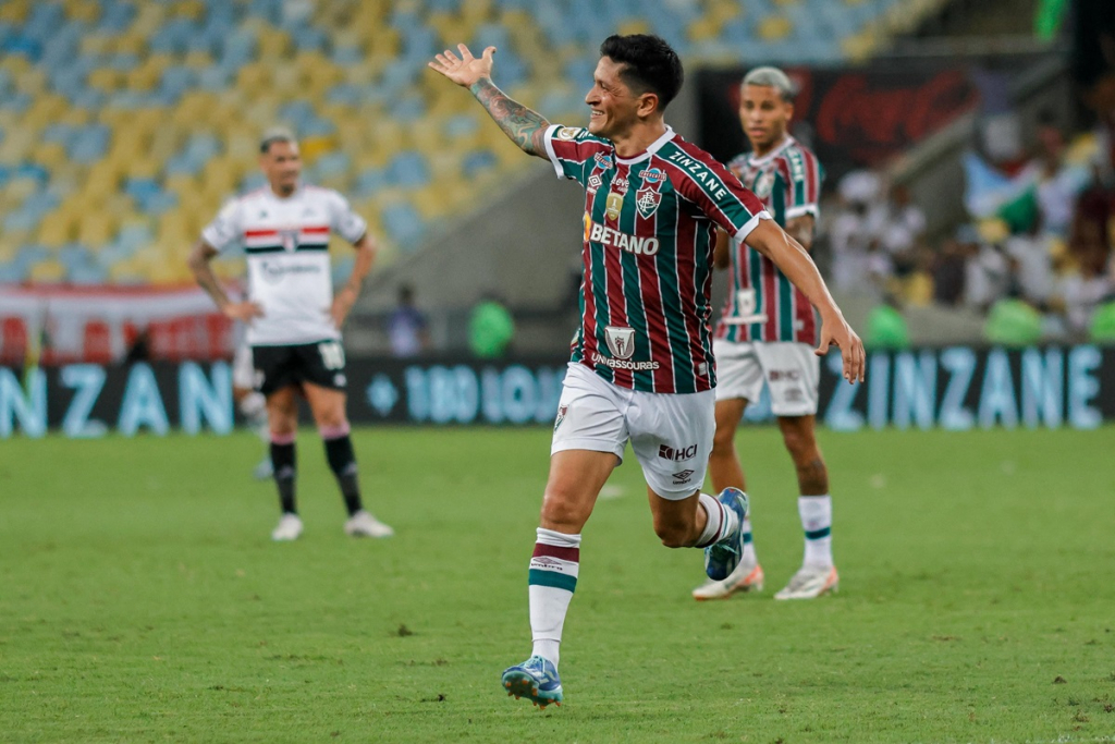 Fluminense aproveita homem a mais e vence São Paulo com gol de Germán Cano 