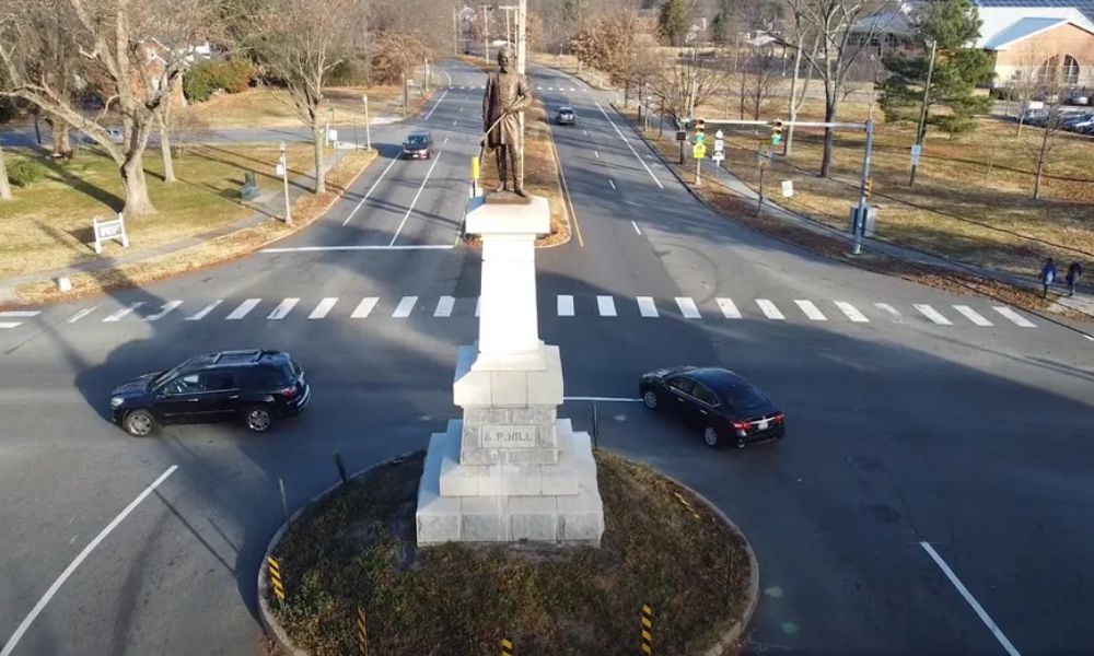 Virgínia remove das vias públicas o último monumento confederado