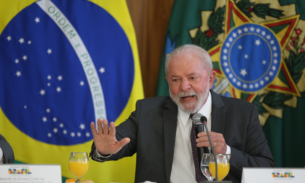 Lula ataca Bolsonaro e recicla slogan de Temer em evento de 100 dias do governo