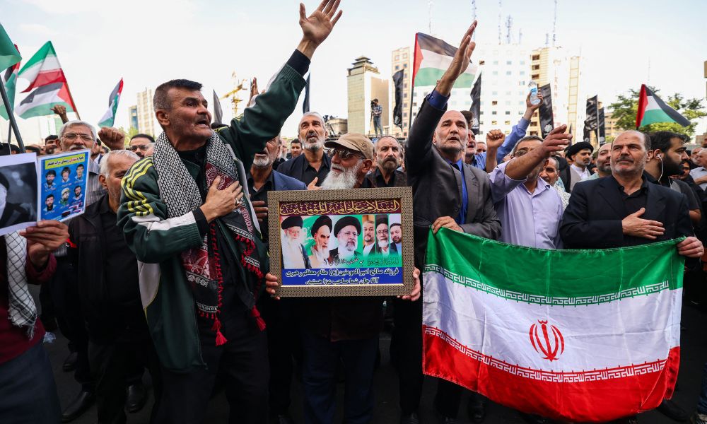 Iranianos homenageiam presidente Ebrahim Raisi nas ruas do país