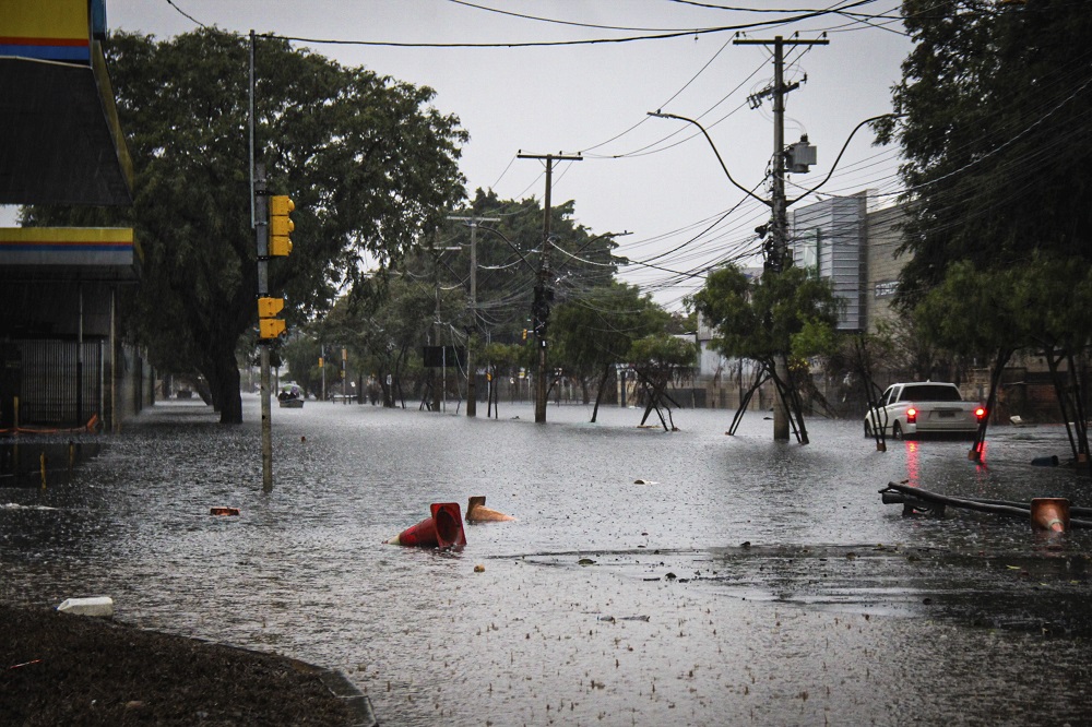 Tempestade no Rio Grande do Sul afeta mais de 16 mil pessoas e provoca situação de emergência