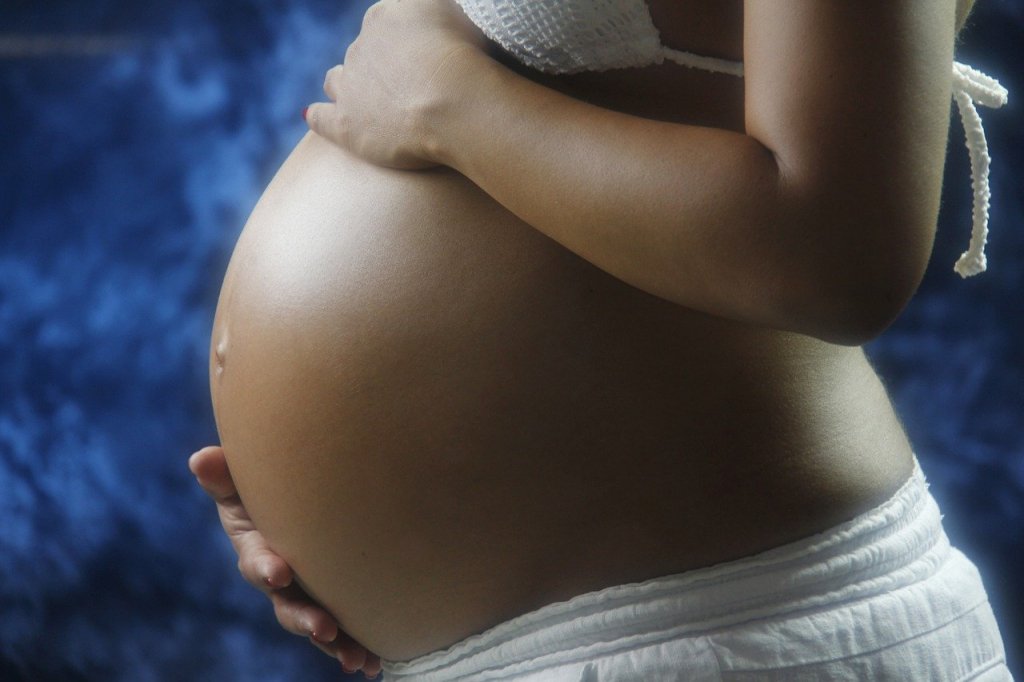Mulher africana dá à luz a 10 bebês e quebra recorde mundial