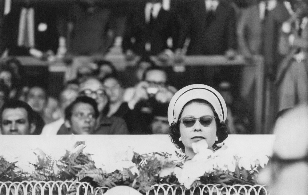Ida ao Maracanã, inauguração do MASP e discurso ao lado de ditador: Relembre a vista de Elizabeth II ao Brasil