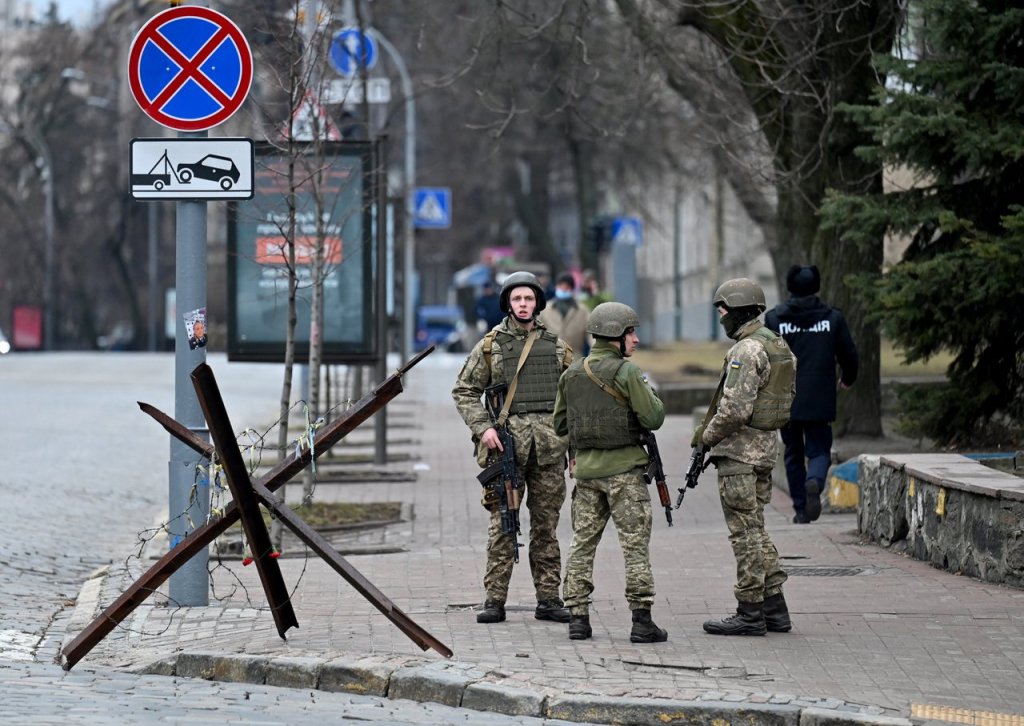Rússia retoma ataque terrestre próximo a Kiev neste sábado