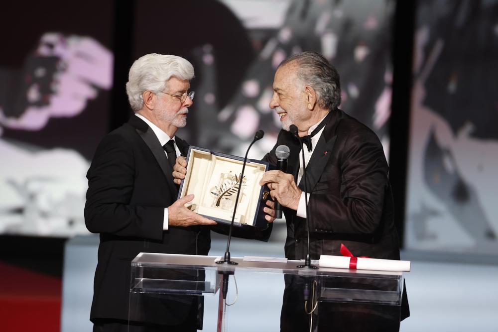 Aplaudido de pé, George Lucas recebe Palma de Ouro honorária das mãos do amigo Francis Ford Coppola
