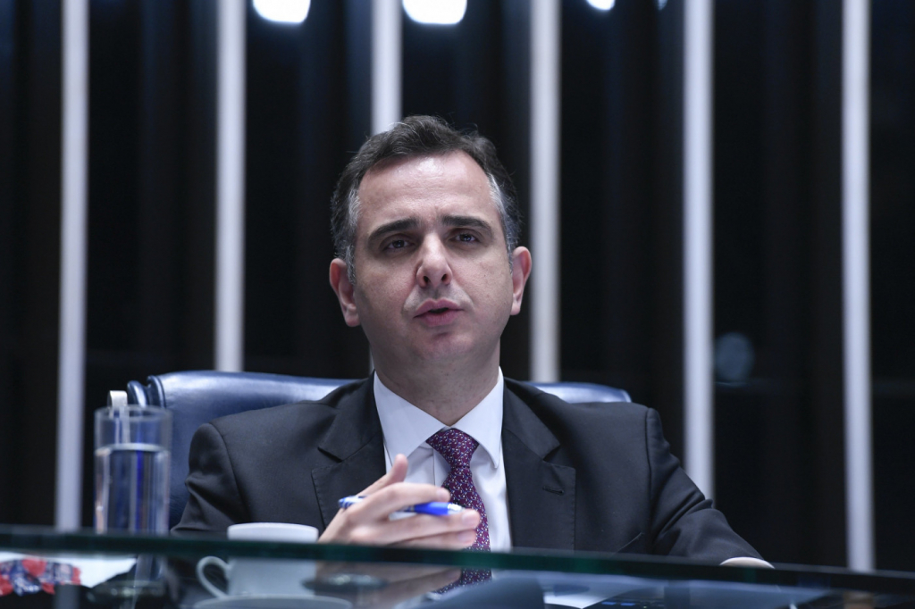 Rodrigo Pacheco negocia com o governo medidas contra seca no norte de Minas Gerais