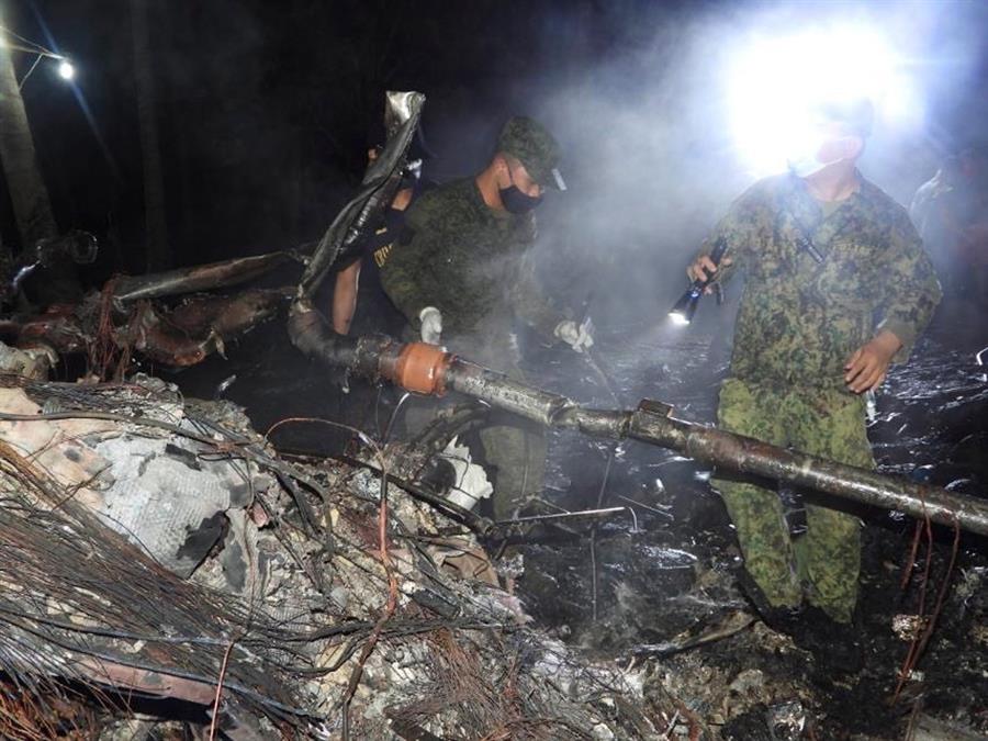 Sobreviventes de queda de avião nas Filipinas saltaram da aeronave na hora do acidente