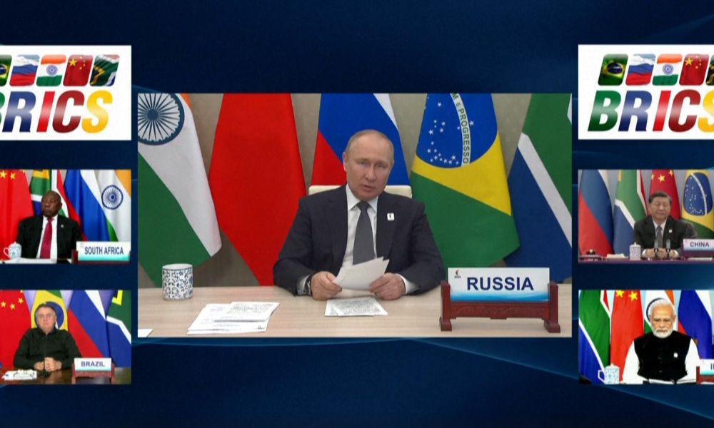 Putin pede ajuda do BRICS contra sanções ocidentais e ajuda para melhorar economia mundial
