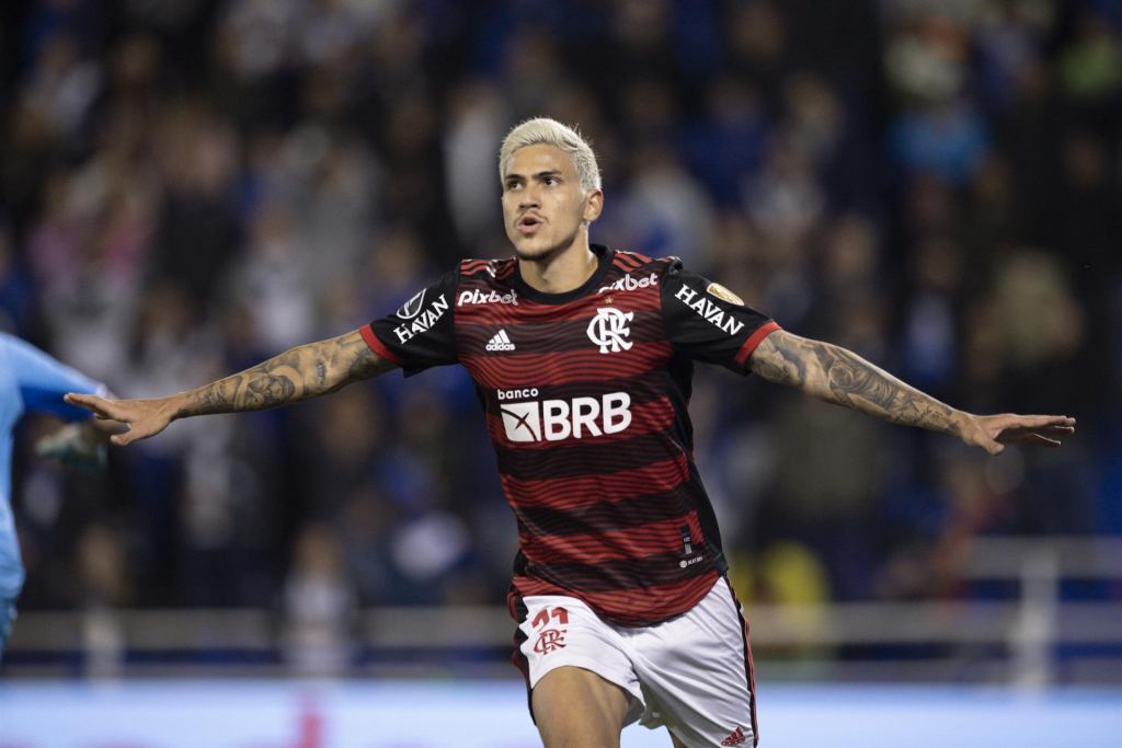 Com hat-trick de Pedro, Flamengo goleia o Vélez Sarsfield na semifinal da Libertadores