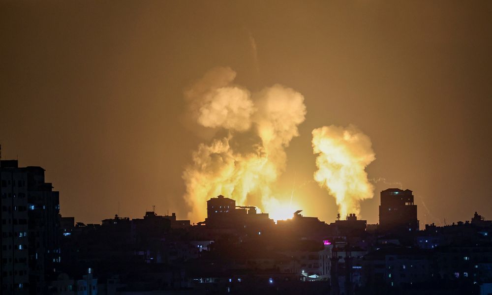 Bombardeios israelenses em Gaza deixam ao menos 15 pessoas mortas