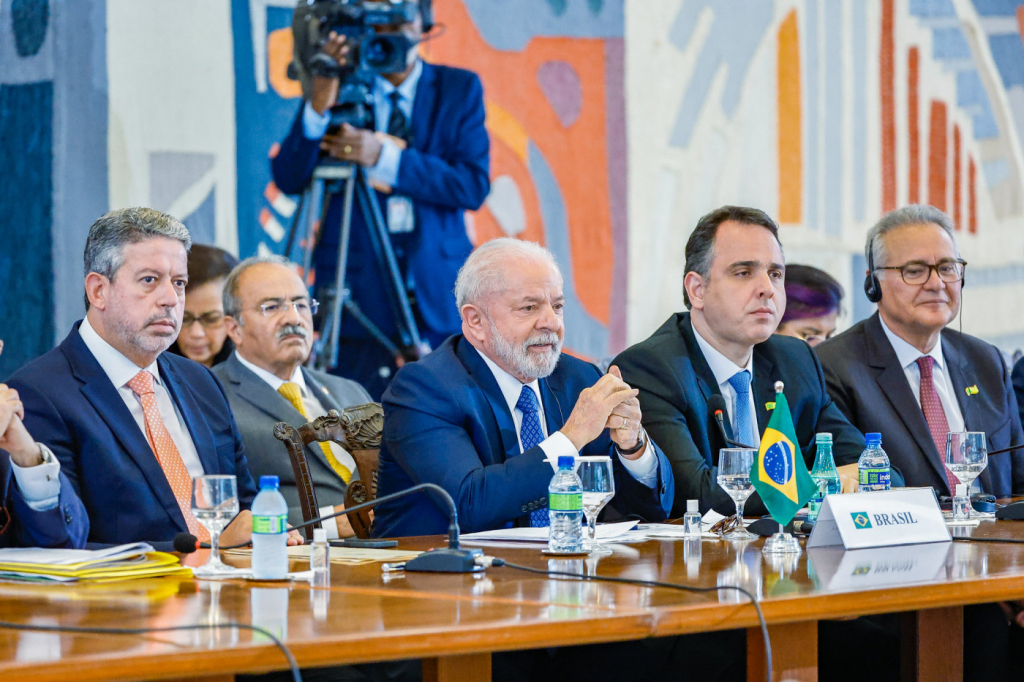 Lula diz que quer aproximar partidos para dar ‘tranquilidade ao governo’