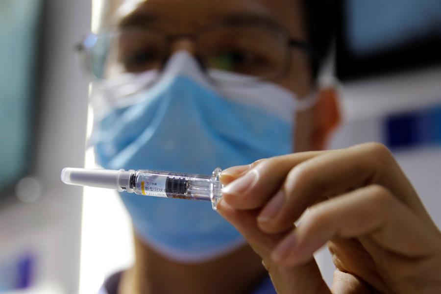‘Brasil não está atrasado na vacinação contra a Covid-19’, afirma deputado