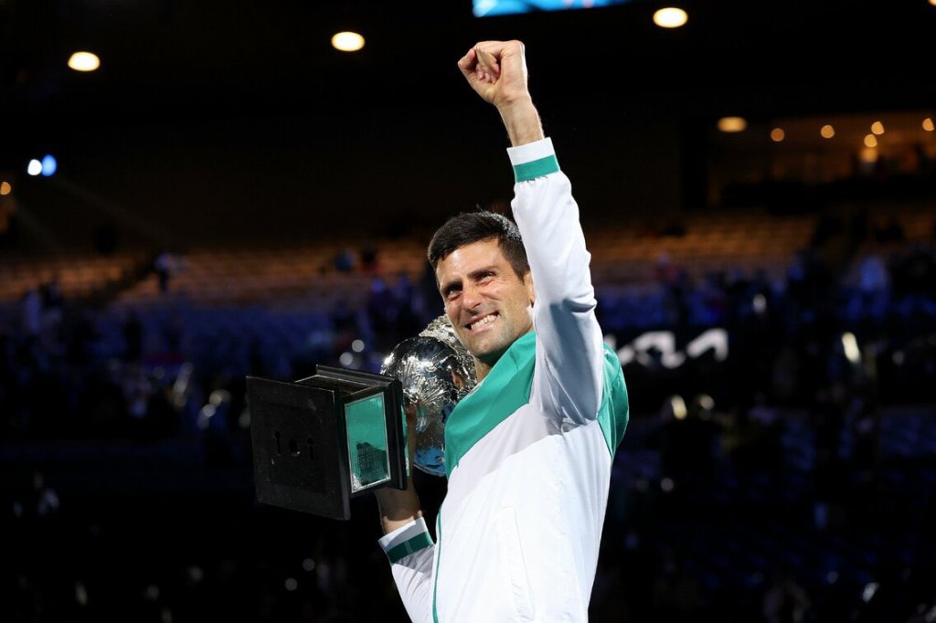 Djokovic abre folga na liderança do ranking após título na Austrália; Medvedev sobe para 3º