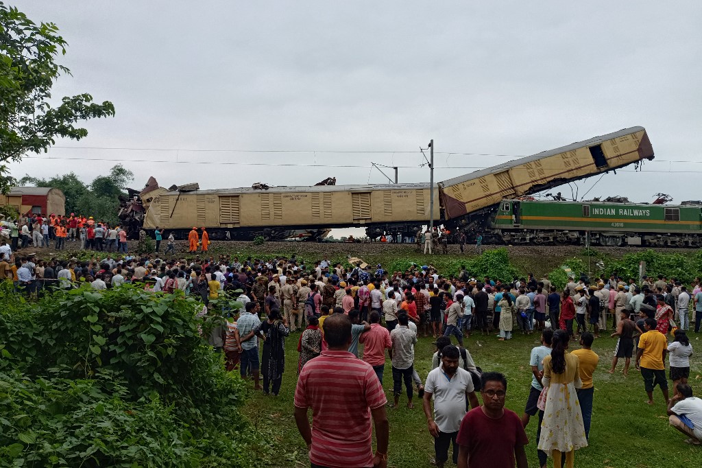 Colisão de trens deixa sete mortos na Índia 