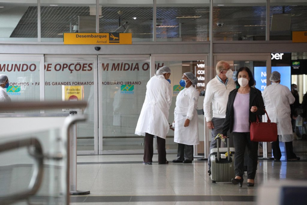 Em portaria, governo exige comprovante de vacinação para viajantes que chegarem ao Brasil