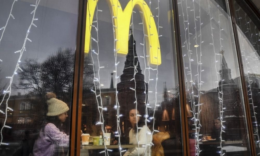 McDonald’s diz que fechamento de restaurantes na Rússia custará US$ 50 milhões por mês