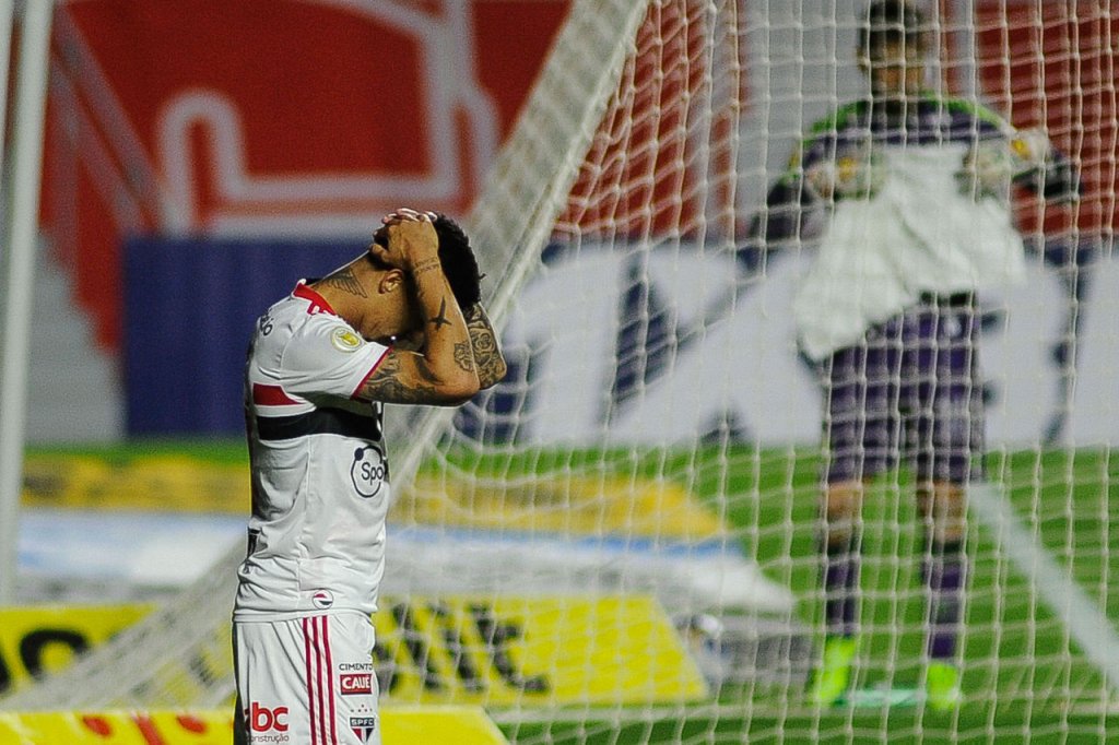 São Paulo e América-MG empatam sem gols em jogo atrasado do Brasileirão