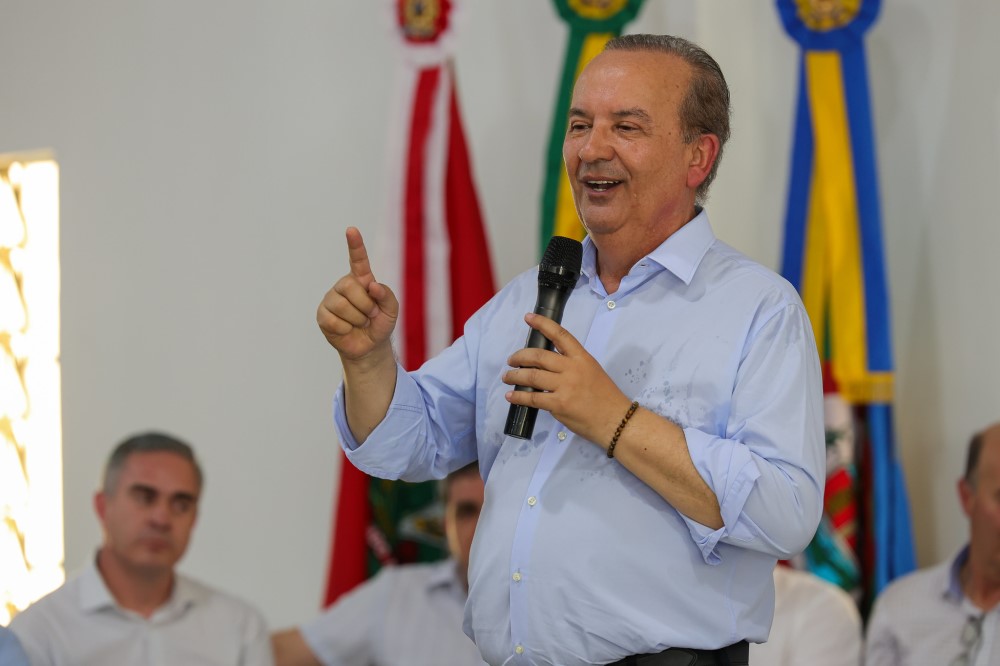 Justiça de SC impede governador Jorginho Mello de nomear filho para Casa Civil