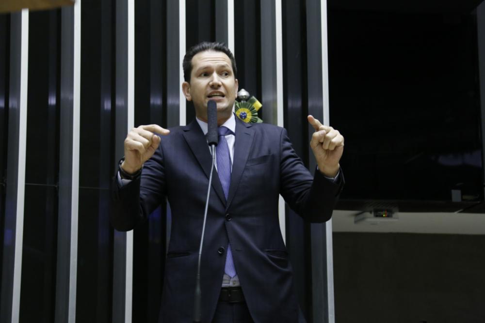 Deputado reeleito do Novo defende expulsão de Amoêdo do partido após declarar apoio a Lula