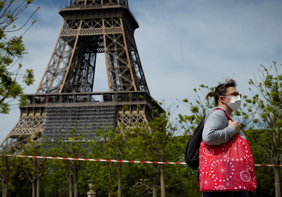 Fechada há pouco mais de um mês, Torre Eiffel reabrirá no próximo dia 16