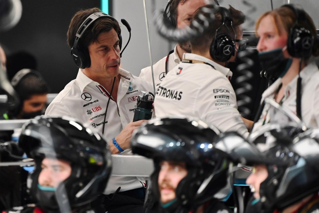 Chefe da Mercedes comenta chance de título na Fórmula 1 em 2022: ‘É um tiro no escuro’ 