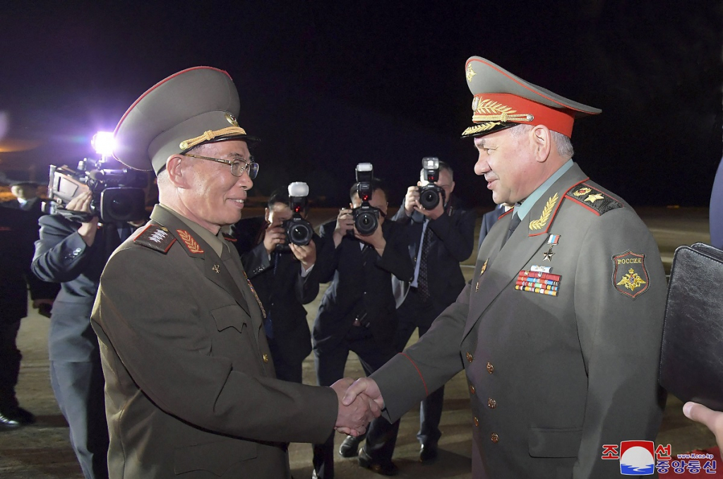 Delegação da Rússia chega à Coreia do Norte para celebração do ‘Dia da Vitória’