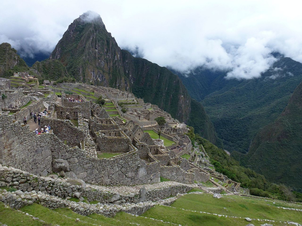 Bombeiros controlam incêndio que ameaçava Machu Picchu